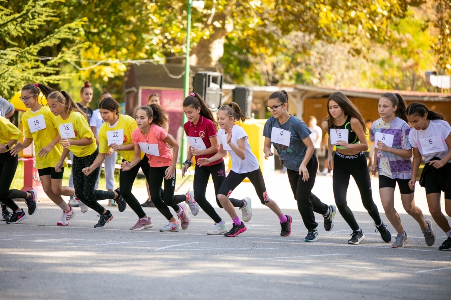 Повече от 120 ученици бягаха в лекоатлетически крос “Златна есен“